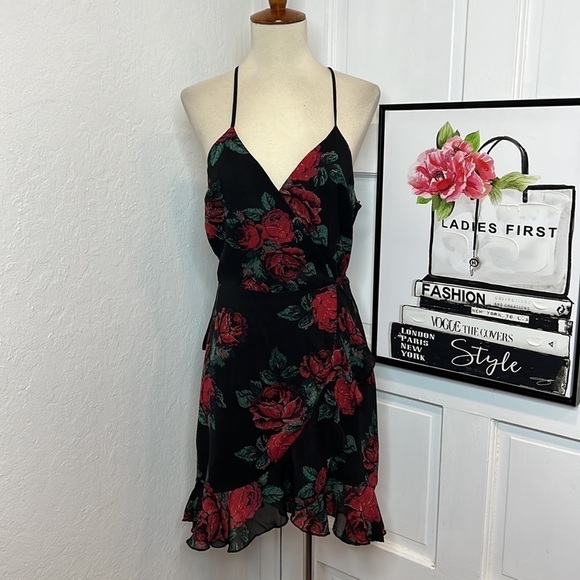 NWOT Lovers + Friends Gigi Rose Print Mini Wrap Dress Size S - Picture 3 of 9